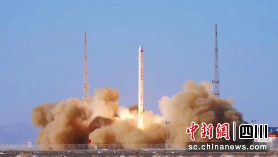 “什邡號”運載火箭發射升空。 什邡市委宣傳部供圖 “什邡號”運載火箭發射升空。 什邡市委宣傳部供圖