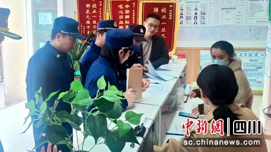 專項行動現場。岳池縣教科體局供圖 專項行動現場。岳池縣教科體局供圖