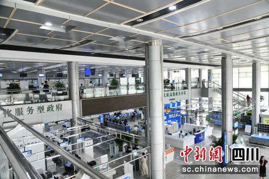 簡陽市政務服務中心。 簡陽融媒 供圖 簡陽市政務服務中心。 簡陽融媒 供圖