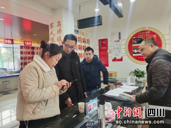 敘州區(qū)委第一巡察組回訪退役軍人優(yōu)待證辦理情況。沈瑤 攝 敘州區(qū)委第一巡察組回訪退役軍人優(yōu)待證辦理情況。沈瑤 攝