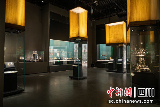 成都博物館“風華萬象:16-20世紀典藏珍品藝術展”。 (成都博物館 供圖) 成都博物館“風華萬象:16-20世紀典藏珍品藝術展”。 (成都博物館 供圖)