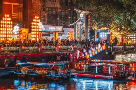 夜游錦江(資料圖片) 夜游錦江(資料圖片)