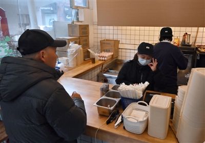 顧客在前臺點餐 攝影記者 陶軻 顧客在前臺點餐 攝影記者 陶軻