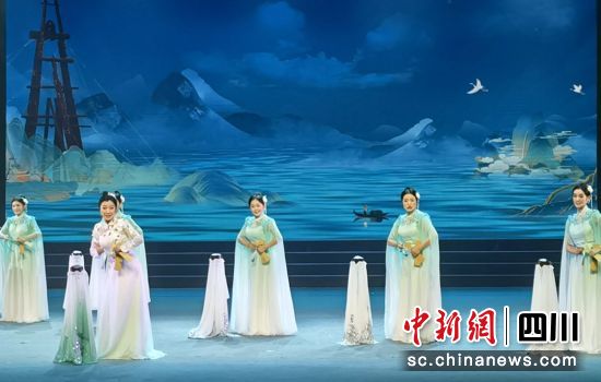 演出現(xiàn)場(chǎng)。富順融媒 供圖 演出現(xiàn)場(chǎng)。富順融媒 供圖