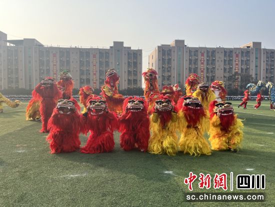 學生玄灘獅舞表演。瀘縣融媒體中心供圖 學生玄灘獅舞表演。瀘縣融媒體中心供圖