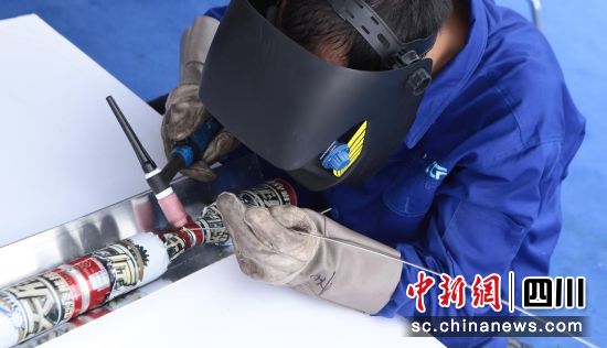節(jié)目錄制現(xiàn)場。《天府工匠》節(jié)目組供圖 節(jié)目錄制現(xiàn)場。《天府工匠》節(jié)目組供圖