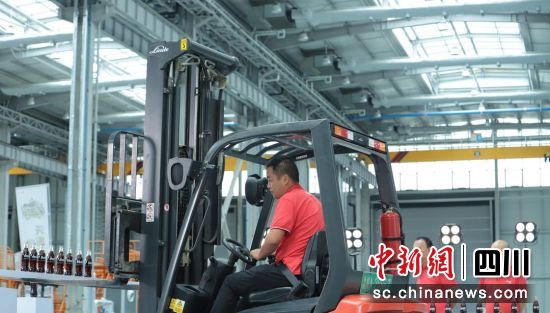 節(jié)目錄制現(xiàn)場。《天府工匠》節(jié)目組供圖 節(jié)目錄制現(xiàn)場。《天府工匠》節(jié)目組供圖