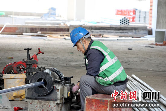 工人正在施工。 綿竹市融媒體中心供圖 工人正在施工。 綿竹市融媒體中心供圖