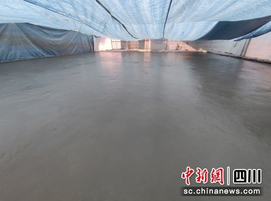 水墊塘混凝土采用暖棚法澆筑。華電金沙江上游水電開發(fā)有限公司供圖 水墊塘混凝土采用暖棚法澆筑。華電金沙江上游水電開發(fā)有限公司供圖