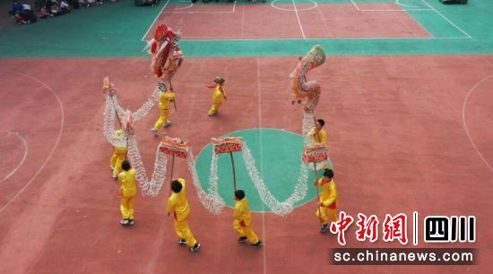 舞火龍,迎龍年。楊尚威攝 舞火龍,迎龍年。楊尚威攝