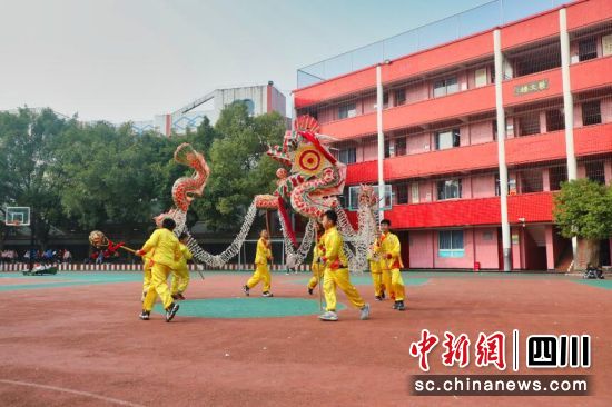 舞火龍,迎龍年。楊尚威攝 舞火龍,迎龍年。楊尚威攝