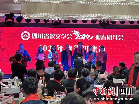 年會(huì)活動(dòng)現(xiàn)場(chǎng)。王爵 攝 年會(huì)活動(dòng)現(xiàn)場(chǎng)。王爵 攝