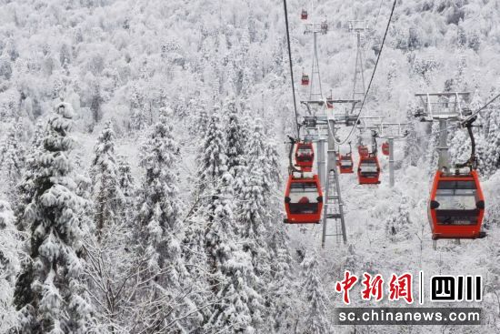 四川西嶺雪山冬季美景。(西嶺雪山景區 供圖) 四川西嶺雪山冬季美景。(西嶺雪山景區 供圖)