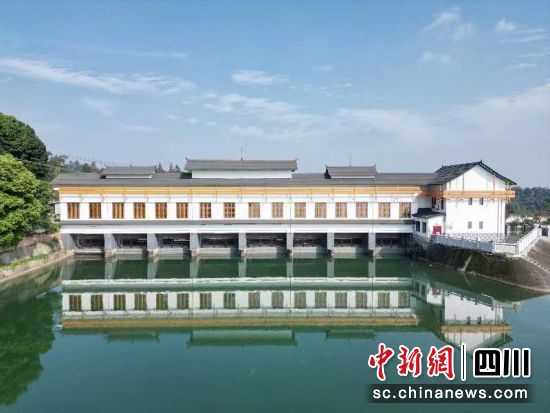 圖為百丈水庫溢洪道閘房標準化改造。四川省水利廳供圖 圖為百丈水庫溢洪道閘房標準化改造。四川省水利廳供圖