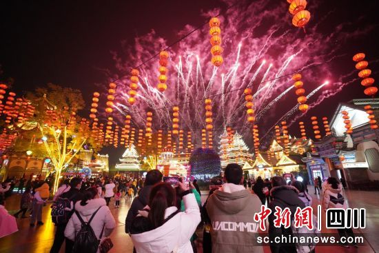 爛漫煙花。 綿陽方特供圖 爛漫煙花。 綿陽方特供圖
