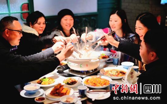 2023簡陽第二十屆羊肉美食文化旅游季活動期間。(簡陽市文化體育和旅游局 供圖) 2023簡陽第二十屆羊肉美食文化旅游季活動期間。(簡陽市文化體育和旅游局 供圖)