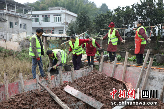 以工代賑項目施工現(xiàn)場。長寧縣融媒體中心供圖。 以工代賑項目施工現(xiàn)場。長寧縣融媒體中心供圖。