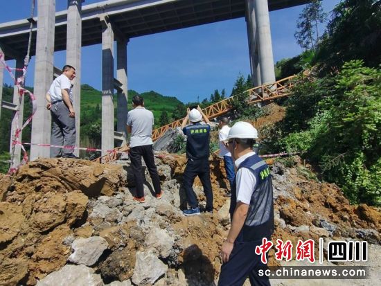 事故調(diào)查現(xiàn)場(chǎng)。(資料圖)四川應(yīng)急供圖 事故調(diào)查現(xiàn)場(chǎng)。(資料圖)四川應(yīng)急供圖