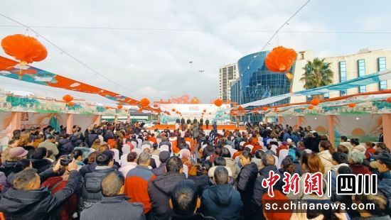 2024宜賓首屆和美鄉村文化節三江新區迎春購物節活動現場。陳憶 攝 2024宜賓首屆和美鄉村文化節三江新區迎春購物節活動現場。陳憶 攝