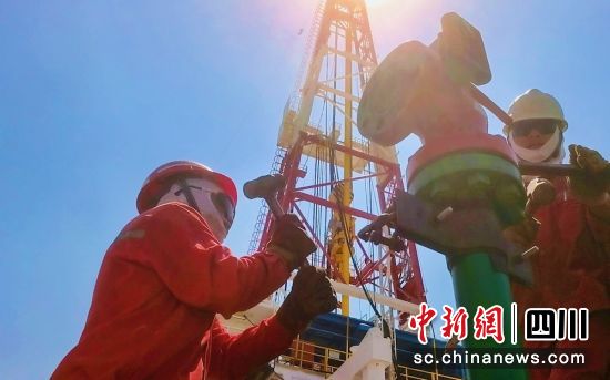 海外工區鉆井現場。孫大杰 攝 海外工區鉆井現場。孫大杰 攝
