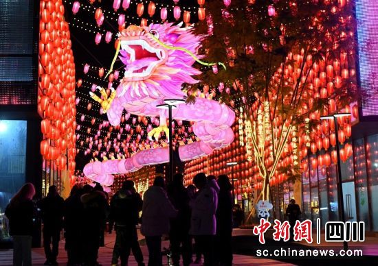 圖為燈會現場。成都文旅集團 供圖 圖為燈會現場。成都文旅集團 供圖