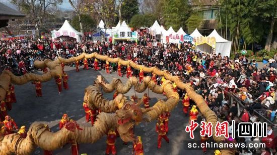 平樂(lè)古鎮(zhèn)特色國(guó)潮活動(dòng)。(平樂(lè)古鎮(zhèn) 供圖) 平樂(lè)古鎮(zhèn)特色國(guó)潮活動(dòng)。(平樂(lè)古鎮(zhèn) 供圖)