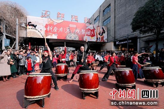 熱鬧的東郊記憶活動現場。成都稅務供圖 熱鬧的東郊記憶活動現場。成都稅務供圖