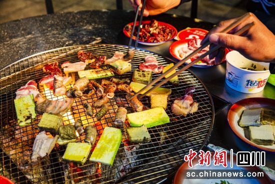 美味的涼山燒烤。(涼山州委宣傳部供圖) 美味的涼山燒烤。(涼山州委宣傳部供圖)
