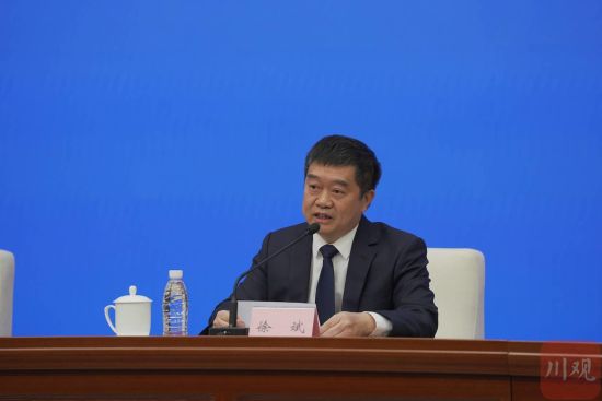 農(nóng)業(yè)農(nóng)村廳總農(nóng)藝師徐斌作介紹。 吳楓 攝 農(nóng)業(yè)農(nóng)村廳總農(nóng)藝師徐斌作介紹。 吳楓 攝