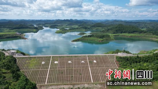 農行四川省分行信貸支持的蓬船灌區白鶴林水庫。四川農行 供圖 農行四川省分行信貸支持的蓬船灌區白鶴林水庫。四川農行 供圖