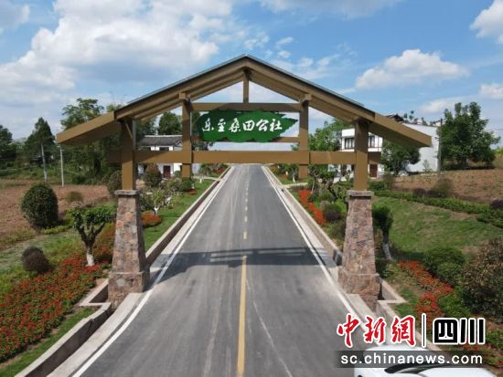 東山產業路。姚陽 攝 東山產業路。姚陽 攝