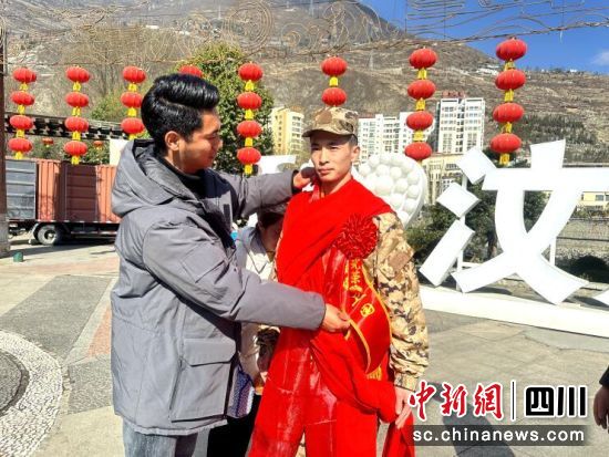 歡送會現(xiàn)場。汶川縣委宣傳部供圖 歡送會現(xiàn)場。汶川縣委宣傳部供圖