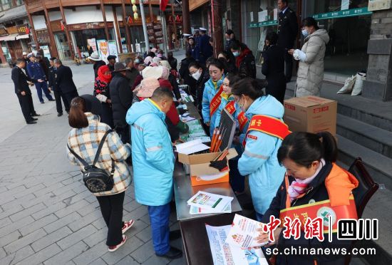 宣傳活動現(xiàn)場。松潘縣委宣傳部供圖 宣傳活動現(xiàn)場。松潘縣委宣傳部供圖