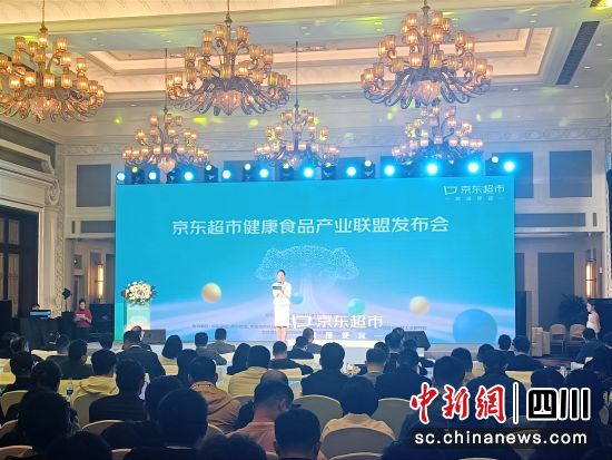 百家品牌19日在蓉發(fā)起健康食品產(chǎn)業(yè)聯(lián)盟。孫睿攝 百家品牌19日在蓉發(fā)起健康食品產(chǎn)業(yè)聯(lián)盟。孫睿攝