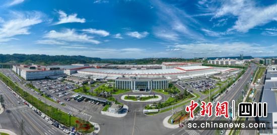 俯瞰天宜鋰業(yè)廠區(qū)。李天一 攝 俯瞰天宜鋰業(yè)廠區(qū)。李天一 攝