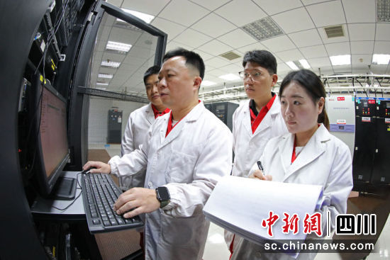 建成以物聯網為基礎的“云網端”基礎設施系統。劉梅 攝 建成以物聯網為基礎的“云網端”基礎設施系統。劉梅 攝