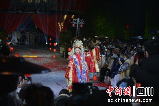 精彩演出。王杰 攝 精彩演出。王杰 攝