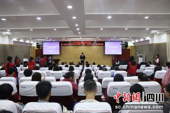 挑戰賽校決賽現場。劉媛媛 攝 挑戰賽校決賽現場。劉媛媛 攝