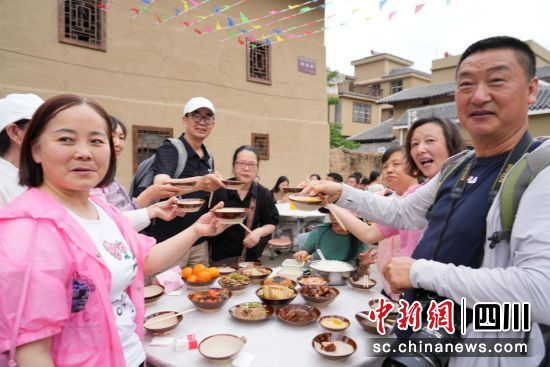 活動現場。(越西縣文化廣播電視和旅游局 供圖) 活動現場。(越西縣文化廣播電視和旅游局 供圖)