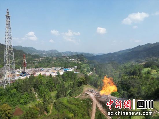 羅家寨氣田L(fēng)J22井。西南油氣田 供圖 羅家寨氣田L(fēng)J22井。西南油氣田 供圖