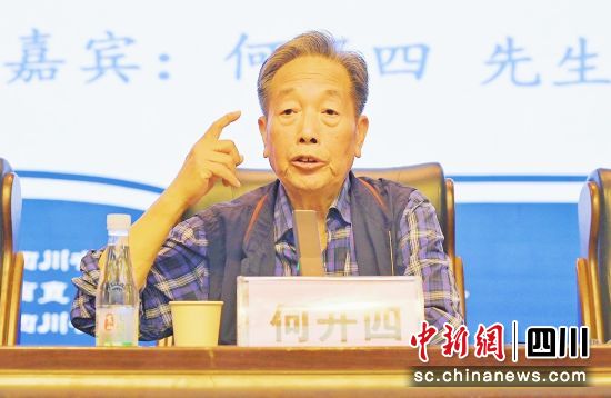 何開四先生講座。曉風皓月 攝 何開四先生講座。曉風皓月 攝