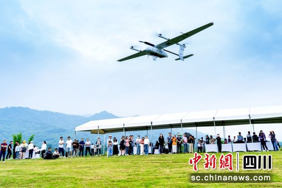 無人機飛行測試現(xiàn)場。成都稅務(wù)供圖 無人機飛行測試現(xiàn)場。成都稅務(wù)供圖