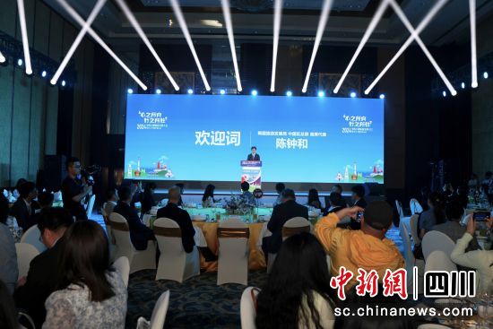 韓國旅游發展局中國區總部首席代表陳鐘和在2024中韓主題旅游發展大會上致辭。(韓國旅游發展局成都辦事處供圖) 韓國旅游發展局中國區總部首席代表陳鐘和在2024中韓主題旅游發展大會上致辭。(韓國旅游發展局成都辦事處供圖)
