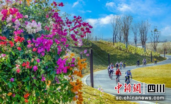 鹽邊太陽湖公園。(王東 攝 ) 鹽邊太陽湖公園。(王東 攝 )