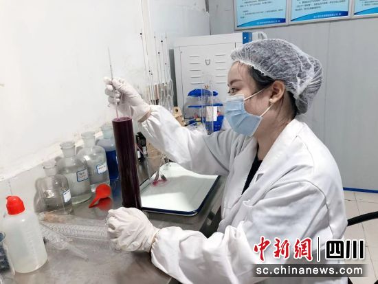 杜陽平在工作中。瀘縣融媒體中心供圖 杜陽平在工作中。瀘縣融媒體中心供圖