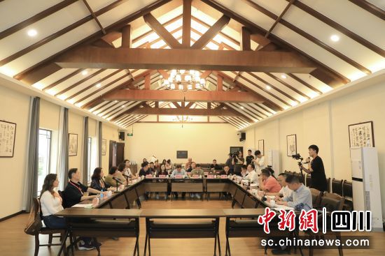 交流會現場。中新社記者王磊攝 交流會現場。中新社記者王磊攝