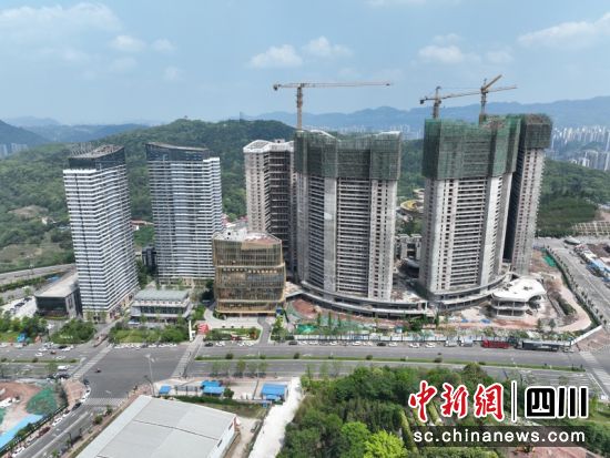 正在加速修建現場。楊小川 攝 正在加速修建現場。楊小川 攝