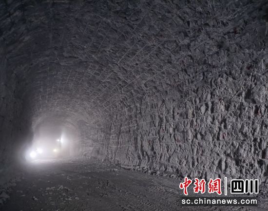 廠房排風洞邊墻開挖效果。華電金上 供圖 廠房排風洞邊墻開挖效果。華電金上 供圖