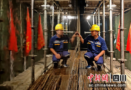 巖壁吊車梁鏡面效果。華電金上 供圖 巖壁吊車梁鏡面效果。華電金上 供圖