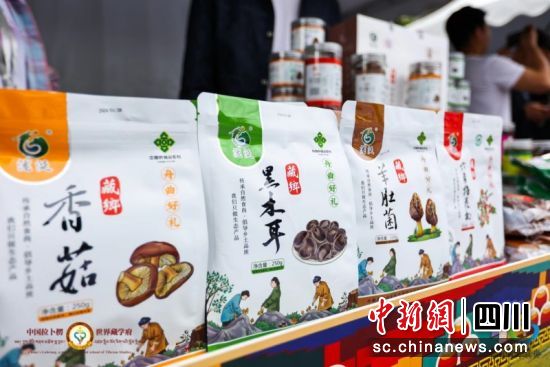 部分特色產(chǎn)品展示。 朱軍 攝 部分特色產(chǎn)品展示。 朱軍 攝